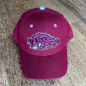 Arkansas Razorbacks Fitted Hat Cap Zephyr Mens 7 1/4 Red HOGS NWOT SEC